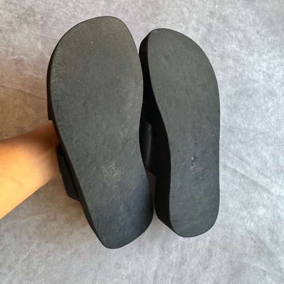 SENSO Black Criss-Cross Slides - Picture 6 of 7